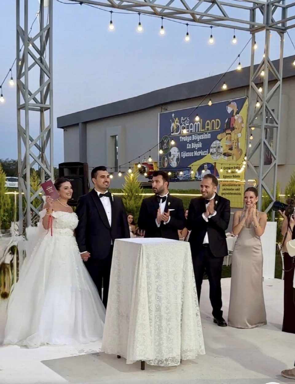 Erarslan ailesinin mutlu günü... Enis Erarslan görkemli bir düğünle dünya evine girdi!