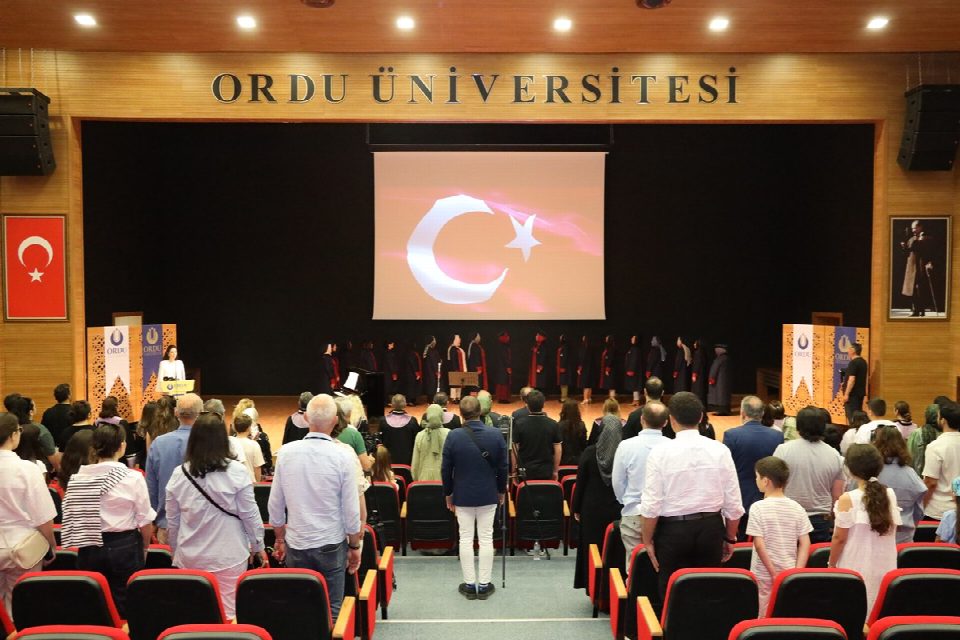 “Anne üniversitesi” ilk mezunlarını verdi