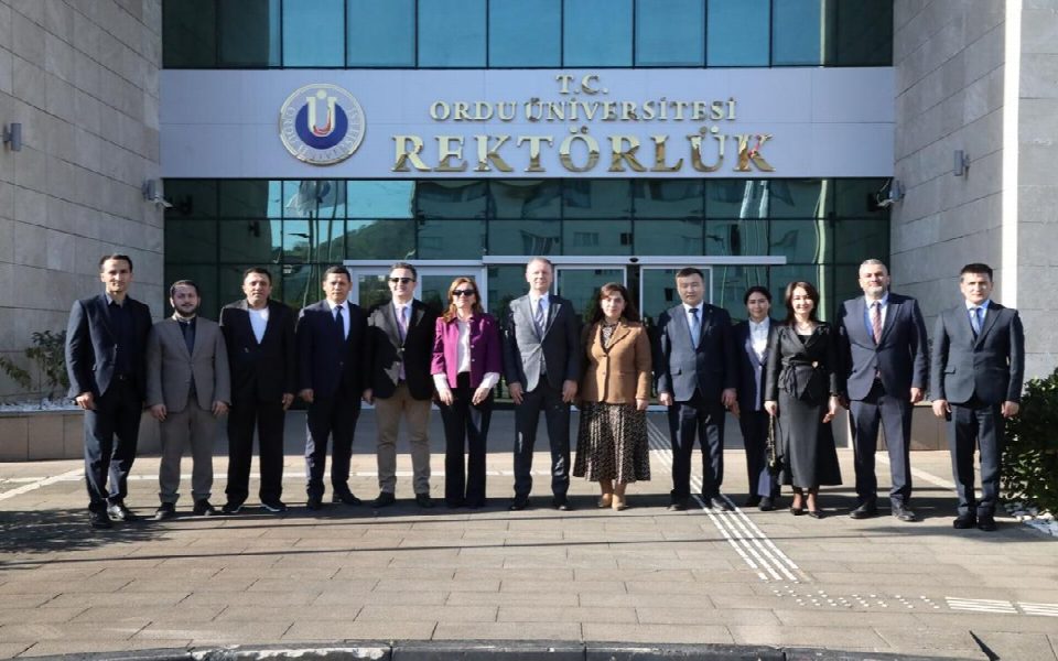 Semerkant devlet Pedagoji üniversitesi Negmatova’dan rektör Baş’a ziyaret