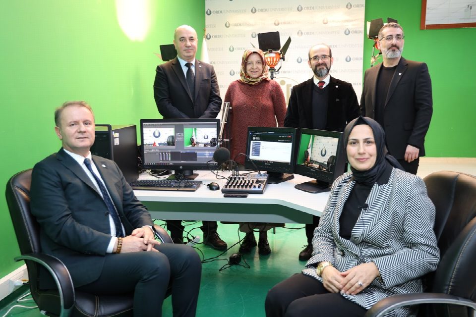 REKTÖR BAŞ, GSFTV VE GSF RADYONUN KONUĞU OLDU