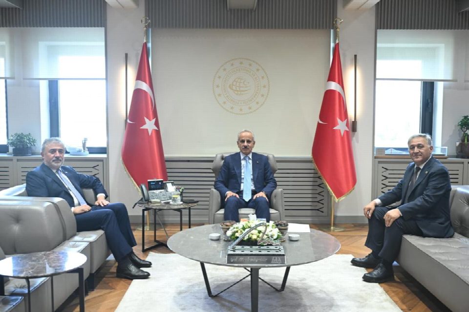 Hamarat ve Kaynak, Ulaştırma ve Altyapı Bakanlarını ziyaret etti
