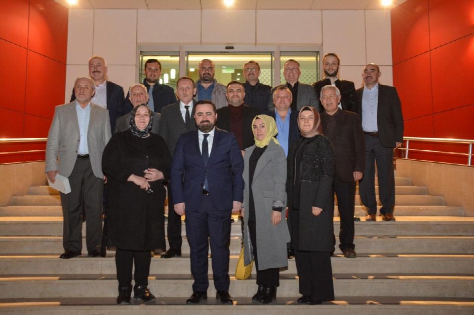 Başkan Aktepe Meclis üyelerine hizmetleri onuruna plaket takdim etti