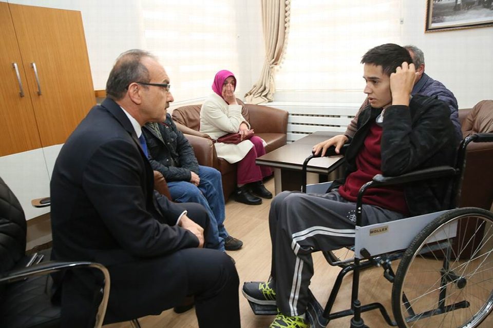 Vali Yavuz, Sosyal Medya Yoluyla Kendisine Ulaşan 153 Kişiyi Dinledi