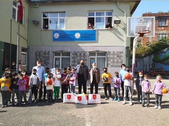 Fatsa’nın gençleri spor malzemelerine kavuştu