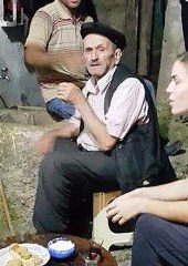 EVLAT KURŞUNUYLA ÖLEN BABA TOPRAĞA VERİLDİ