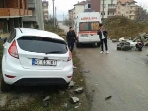 OTOMOBİL İLE MOTOSİKLET ÇARPIŞTI: 1 YARALI