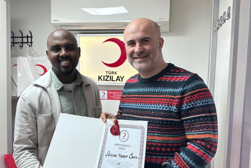 Müzisyen Sercan Özel’e Gümüş Madalya Beratı