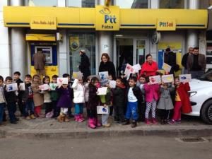 MİNİK ÖĞRENCİLER AİLELERİNE PTT'DEN YILBAŞI KARTI YOLLADI