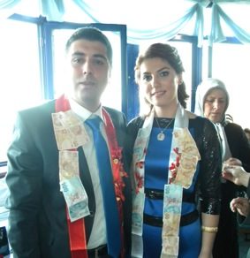 Reyhan İle Adnan Nişanlandı