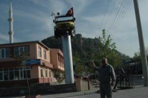 FATSA'NIN SEMBOLÜ CİP MAKETİ, SANAYİ SİTESİNDE DİREĞİN ÜZERİNE MONTE EDİLDİ