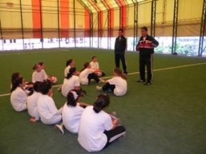 Kızlar Sahada Profesyonelleri Aratmıyor