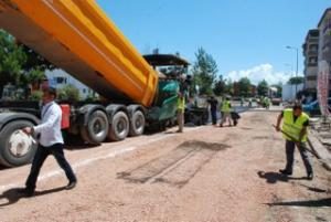 ASFALT ÇALIŞMALARI TÜM HIZIYLA DEVAM EDİYOR
