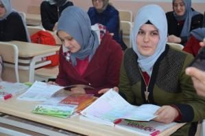 130 kız öğrenciye YGS-LYS hazırlık seti dağıtıldı