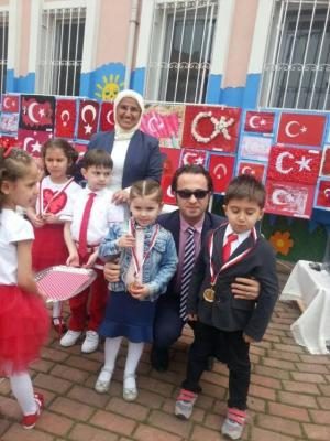 MİNİKLERDEN 'ŞANLI BAYRAĞI' SERGİSİ