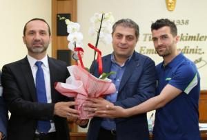 SAHAYA ATLAYAN DOKTOR, FUTBOLCUNUN HAYATINI KURTARDI