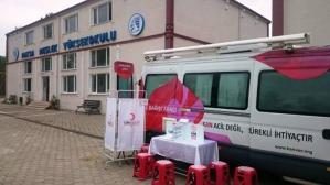 YÜKSEKOKUL ÖĞRENCİLERİNDEN KAN BAĞIŞI