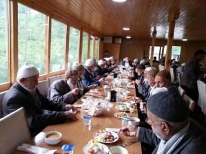 Yaşlılar bir araya geldi