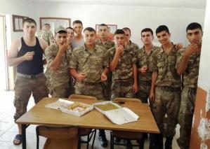 SINIRDAKİ ASKERLERİ ŞAŞIRTAN JEST