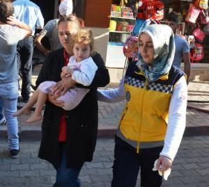 2,5 YAŞINDAKİ ÇOCUK YANGINDAN SON ANDA KURTARILDI