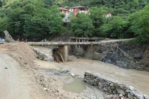 SELDE YIKILAN KÖPRÜLER YENİDEN YAPILACAK