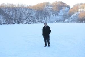 Ulugöl buz tuttu, vali üzerinde yürüdü