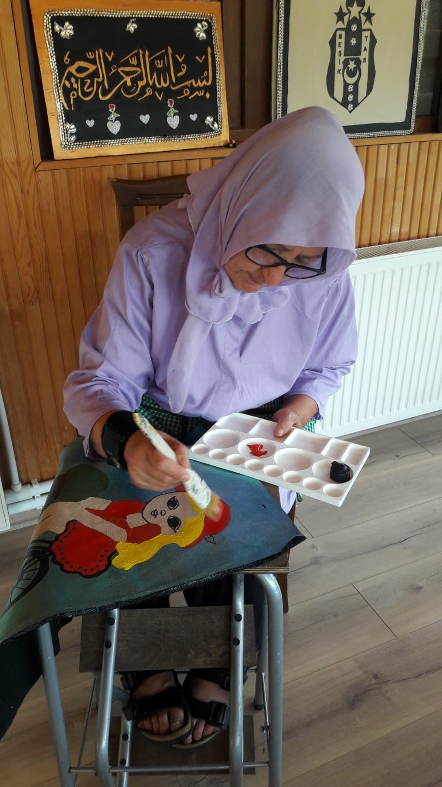 Hayalleri ile duvarları süsledi...