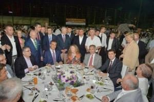 BEŞİKTAŞ İLÇE BELEDİYE BAŞKANI MURAT HAZİNEDAR'DAN GURBETÇİ ORDULULARA İFTAR YEMEĞİ