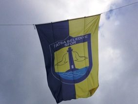 Fatsa Belediyespor Bayrağı Meydanda Dalgalanıyor