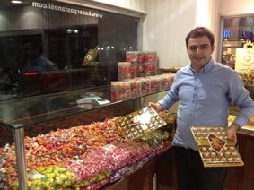 Rengârenk Şekerler Vitrinlerde
