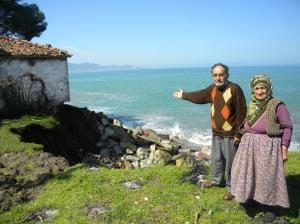 Dev Dalgalar Ev Yıktı