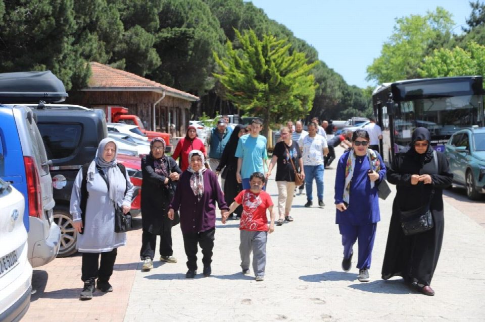 Büyükşehirden engelsiz rota... Engelli vatandaşlar şehrin güzelliklerini keşfediyor