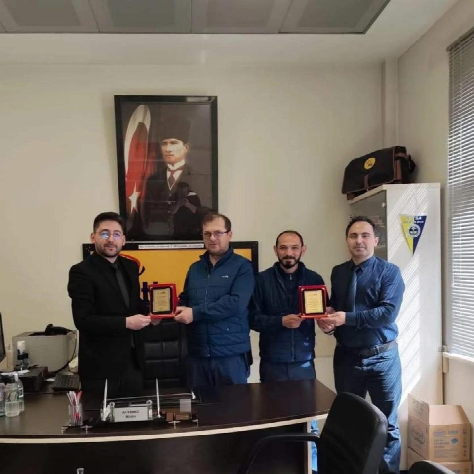 PTT Fatsa Şubesi’nde görev yapan Uğur Yama ve Osman Naycı, özverili çalışmalarıyla takdir toplamaya devam ediyor.