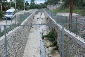 CANLI SOKAKTA DERE ISLAH ÇALIŞMASI YAPILDI