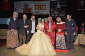 BAŞKAN ANLAYAN TİYATRORA'DA ROL ALDI