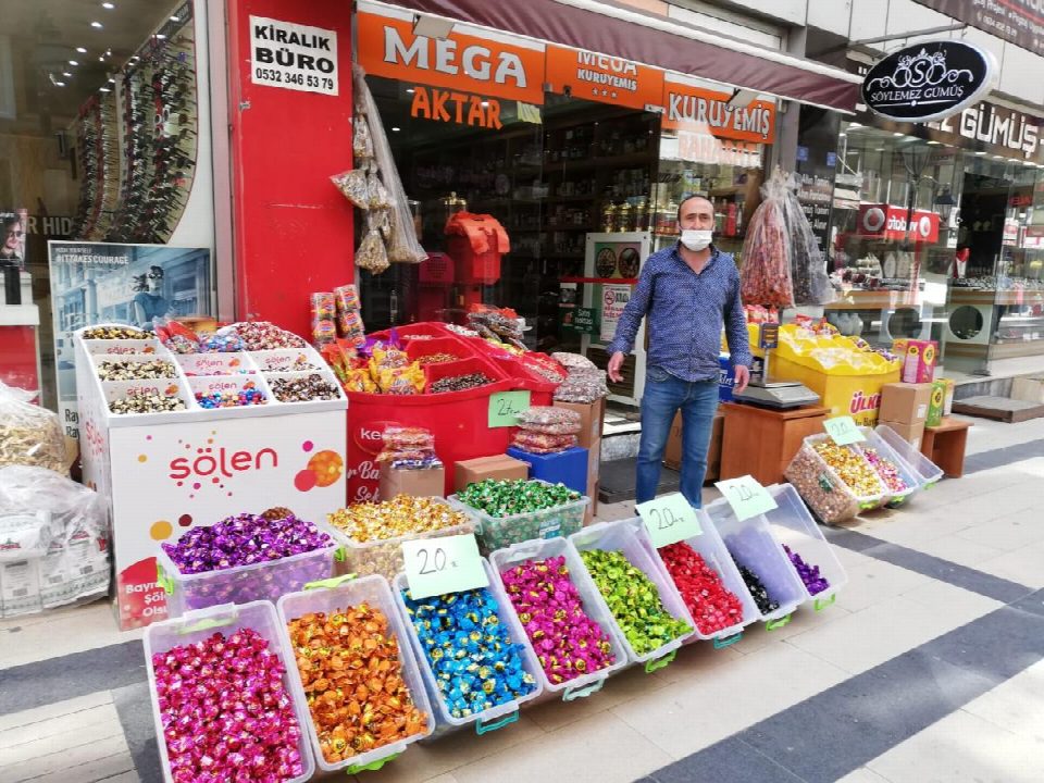 Bayram şekerleri elde kaldı