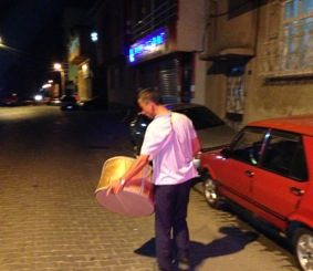 Manilerle Uyandırıyorlar