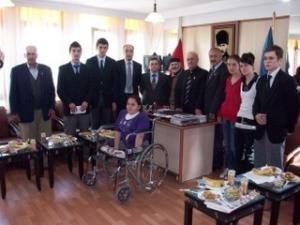 ENGELLERİ BİRLİKTE KALDIRALIM PROJESİ KAPSAMINDA GAZİLER DERNEĞİ ZİYARET EDİLDİ