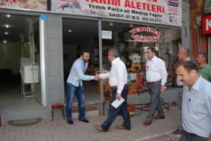 BAŞKAN ANLAYAN ESNAFLA BAYRAMLAŞTI