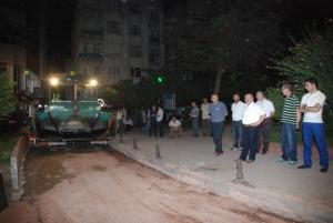 ASFALT ÇALIŞMALARI ŞEHİR MERKEZİNDE TÜM HIZIYLA DEVAM EDİYOR