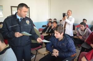 Polisten 'İletişim yoluyla dolandırıcılık' semineri