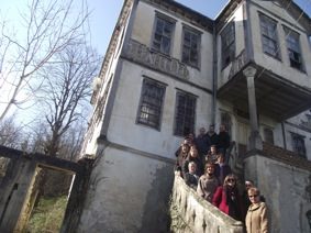 SARI TUR DURMAK BİLMİYOR