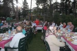 YARDIMSEVENLER DERNEĞİ İFTAR YEMEĞİNDE BİR ARAYA GELDİ