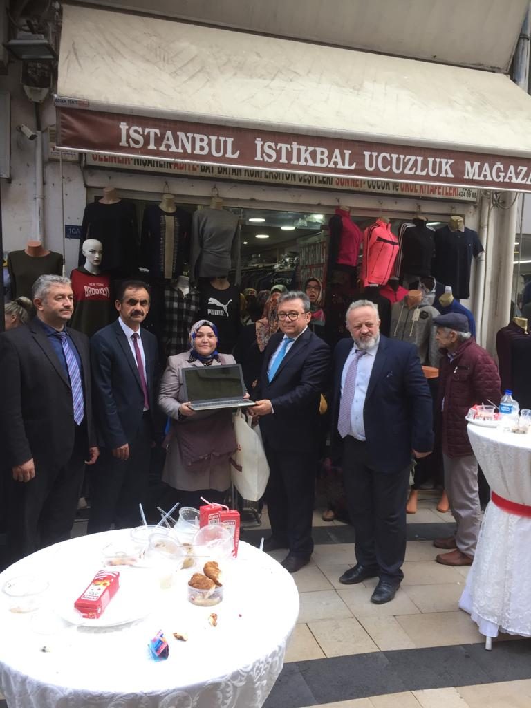 İstikbal Giyim çekilişle hediye dağıttı