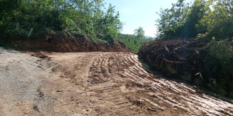 Salihli, Ahmetler, İnönü ve Bağlarca’da yol çalışmaları sürüyor