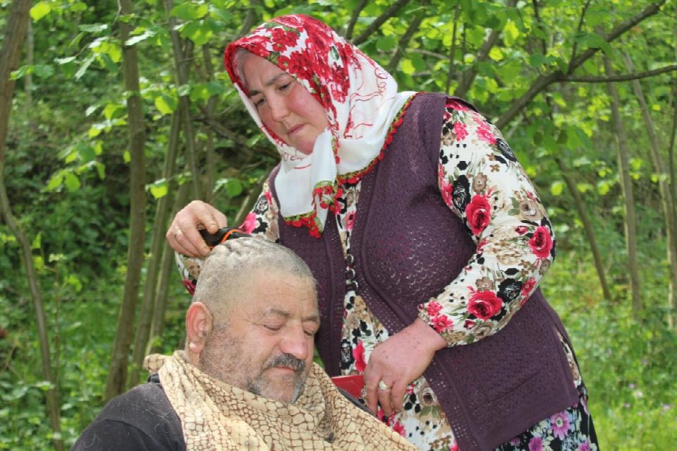 EŞİNİ FINDIK BAHÇESİNDEKİ TRAŞ ETTİ