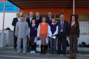 KIZILAY'DAN KOMPOZİSYON YARIŞMASIR17;NDA DERECEYE GİREN ÖĞRENCİLERE HEDİYELER VERİLDİ