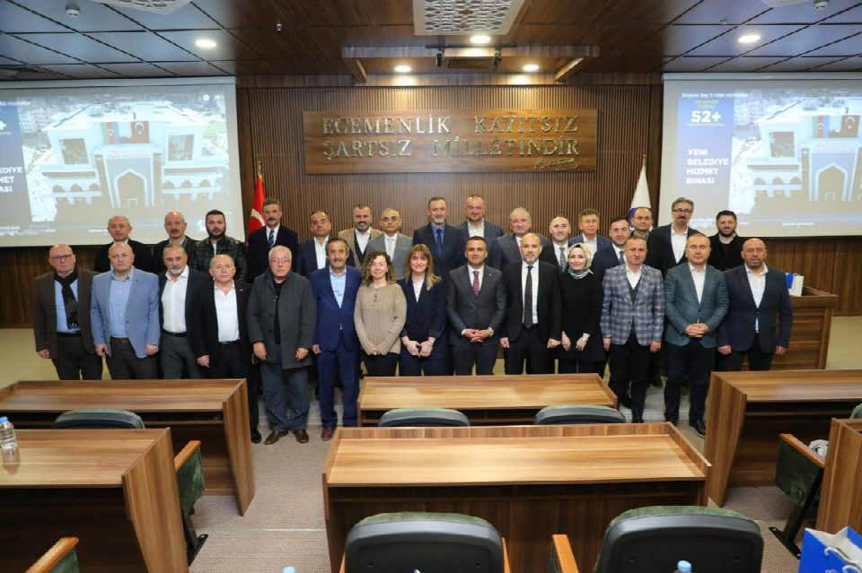 Başkan Kibar meclis üyelerini plaketle onurlandırdı
