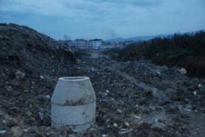 ÇÖP YERİNDE KANALİZASYON HATTI YAPILIYOR