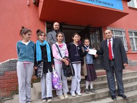 Geyikçeli İlköğretim Okulu öğrencileri, Mehmetçik Vakfı'na bağış yaptı