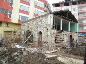 TARİHİ HACI HULUSİ BABA CAMİİ ONARIMINA DEVAM EDİLİYOR
